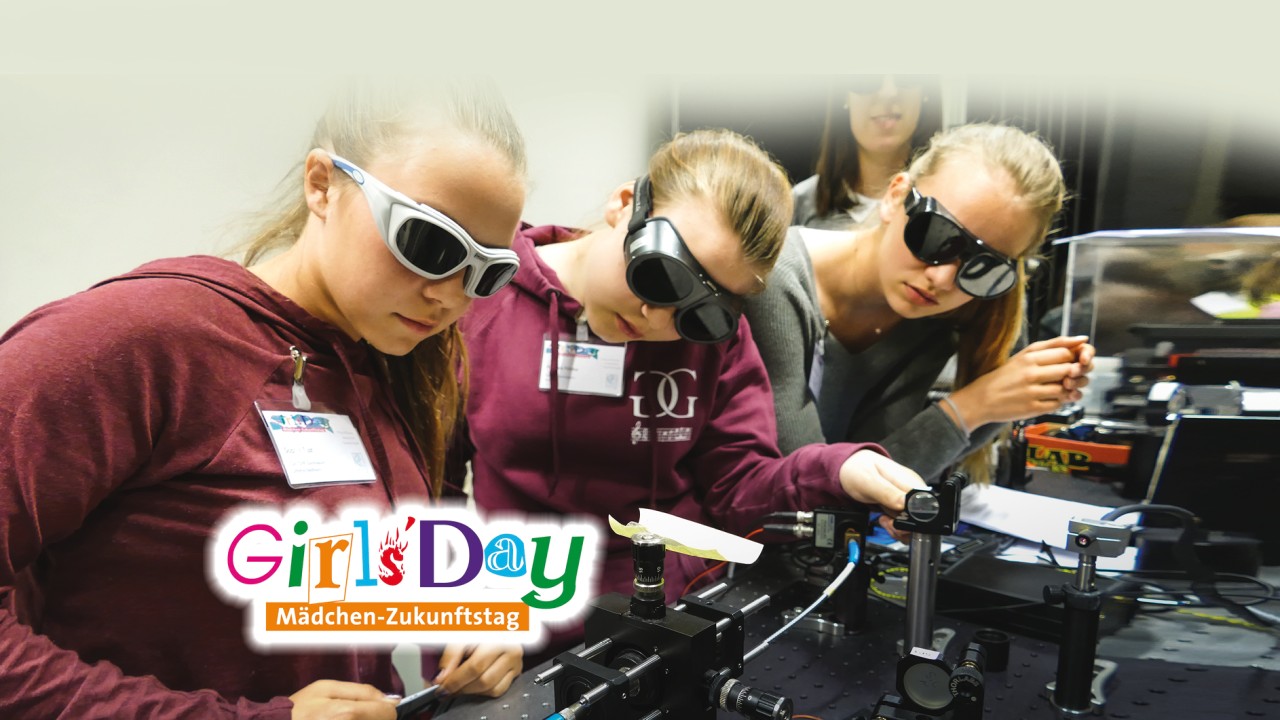 Girls working on an experiment in the students lab. 