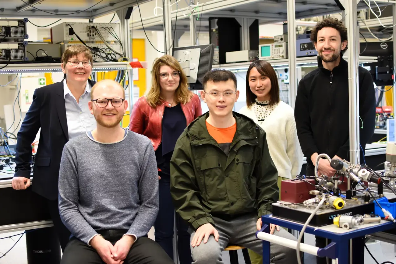 Nathalie Picqué and her current group in one of their laboratories. From left to right: Nathalie Picqué, Stephan Amann, Lauren Guillemot, Bingxin Xu, Yuki Sano, Lucas Deniel.