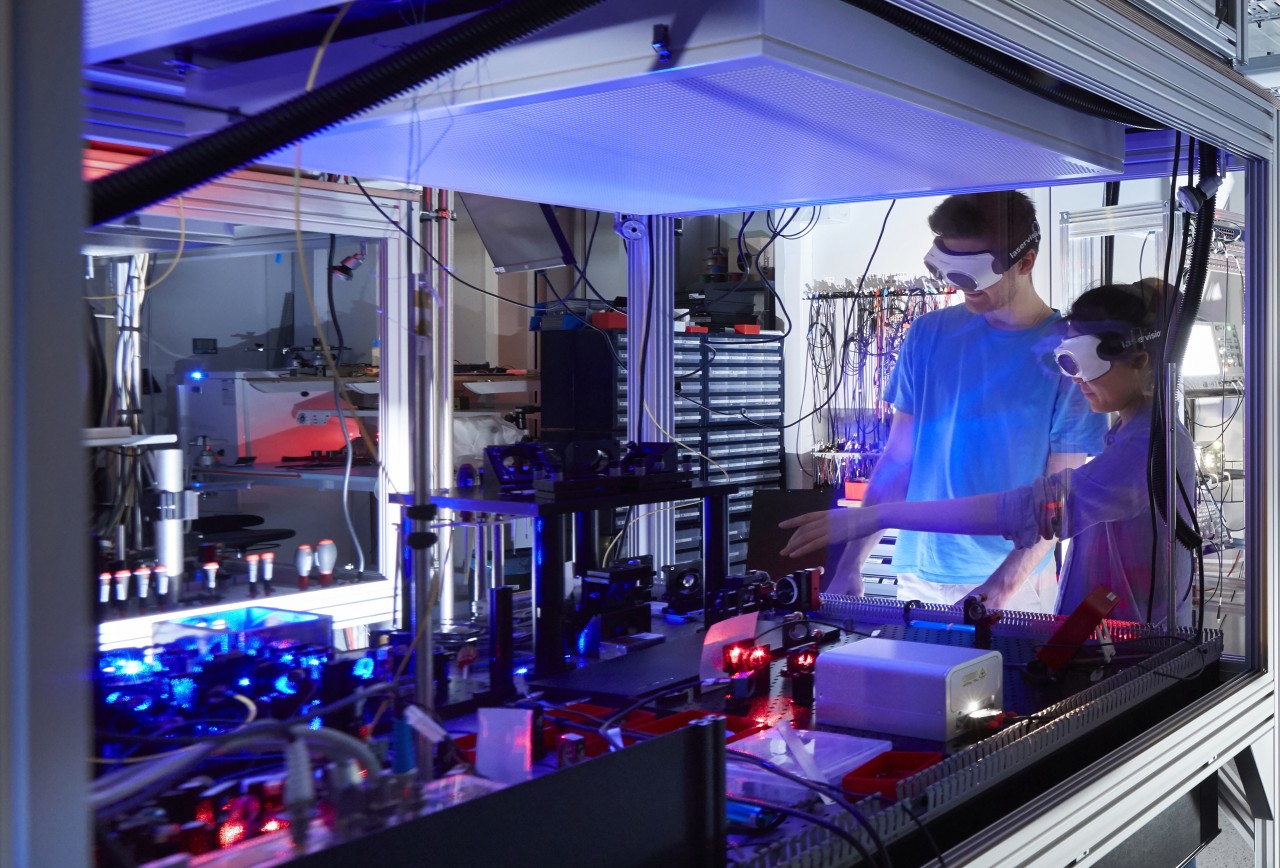 Scientists in laser lab at MPQ